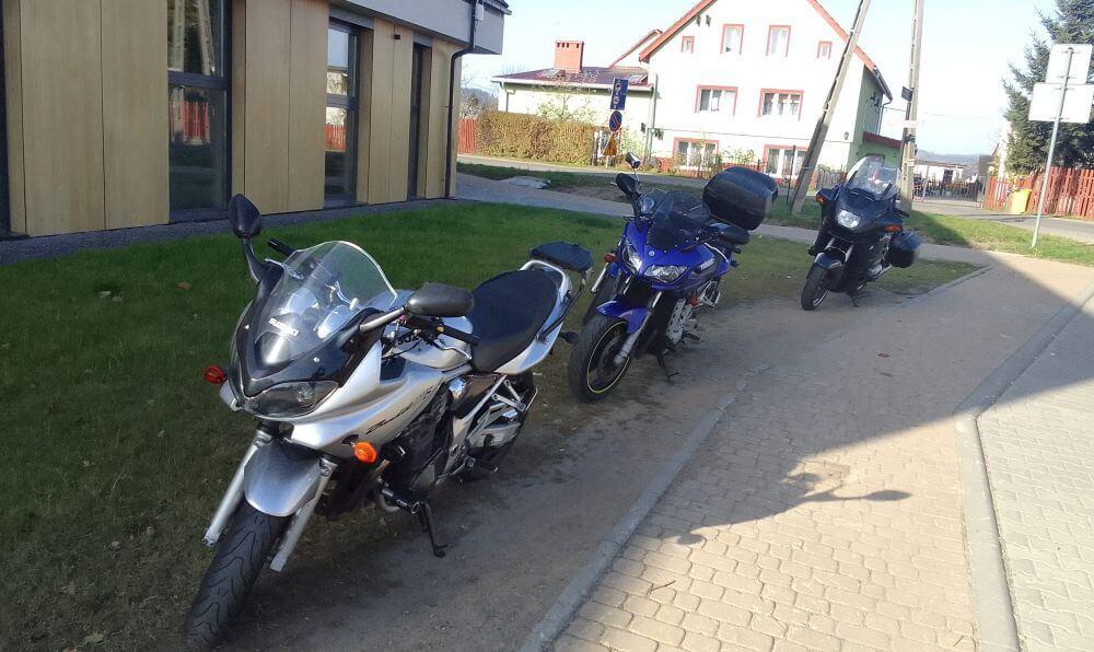 Na trawniku - Twoja powiatowa