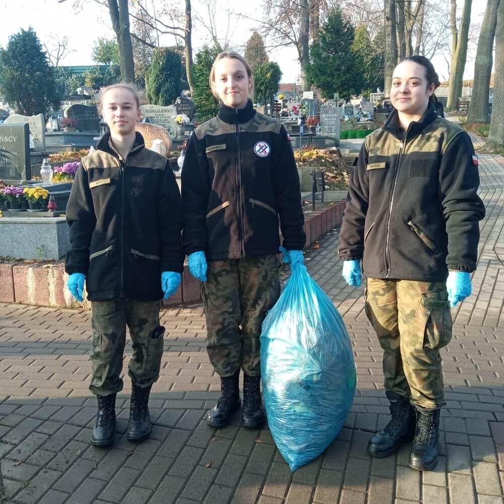Porządki na cmentarzu