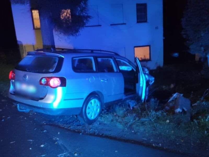Pijany wjechał w słup. Piłeś – nie jedź!  