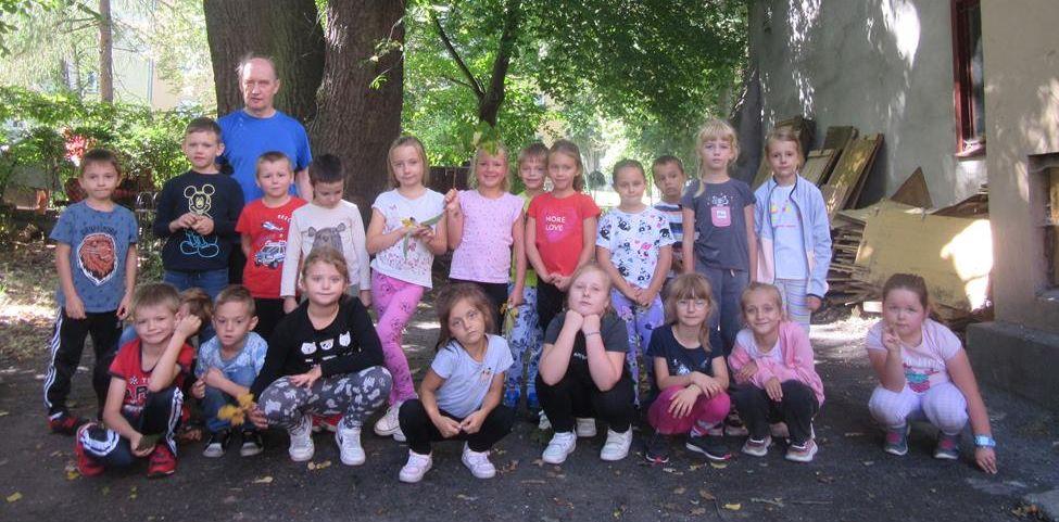 Poznali pomniki przyrody rosnące w pobliżu swojej szkoły