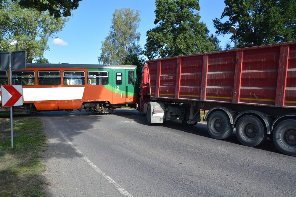 Zderzenie pociągu z ciężarówką
