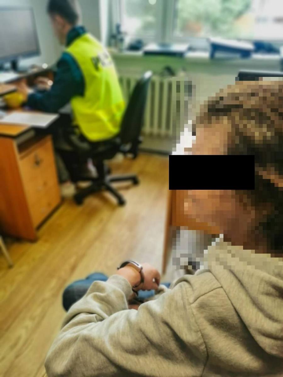 Poszukiwana ukryła się... w szafie 