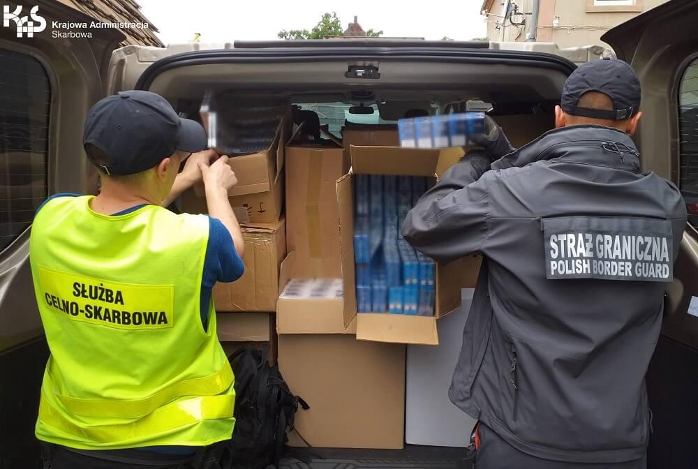 KAS i SG po raz kolejny wykryły nielegalne wyrobów tytoniowych na targowisku w Sieniawce