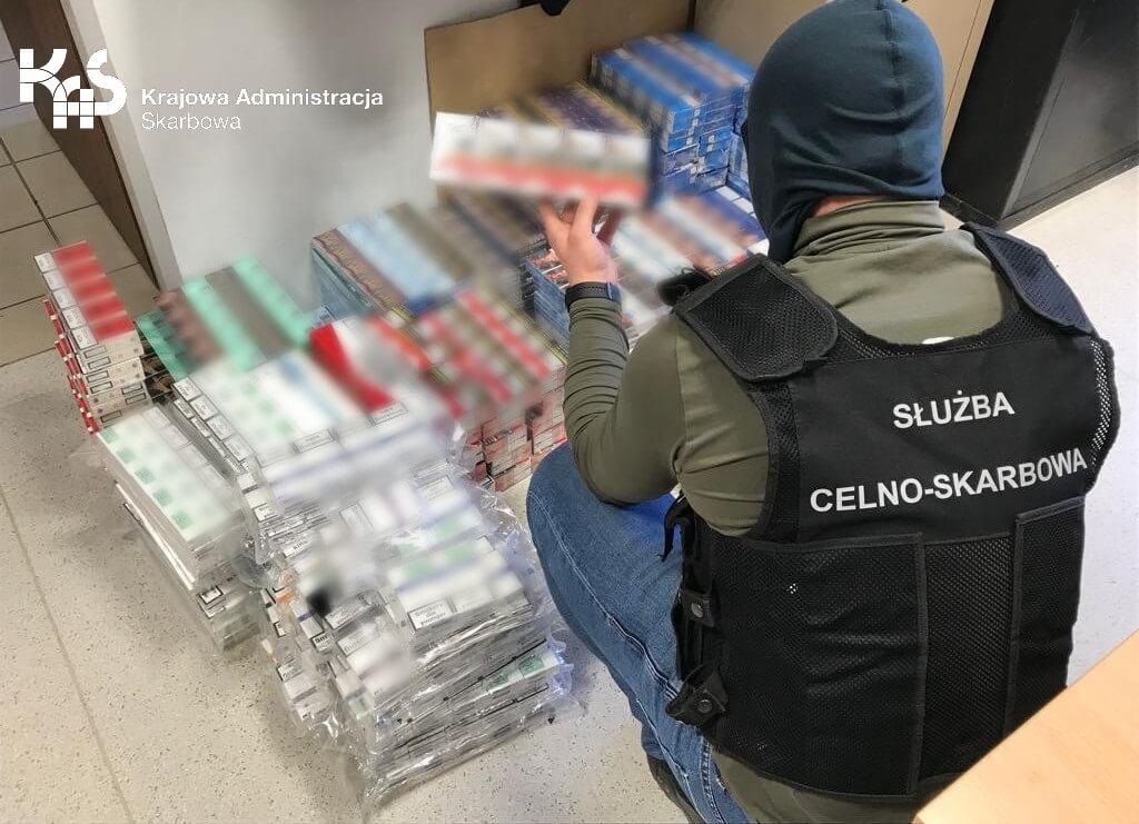 KAS i ZOLL ujawnili nielegalne wyroby tytoniowe na targowisku w Sieniawce
