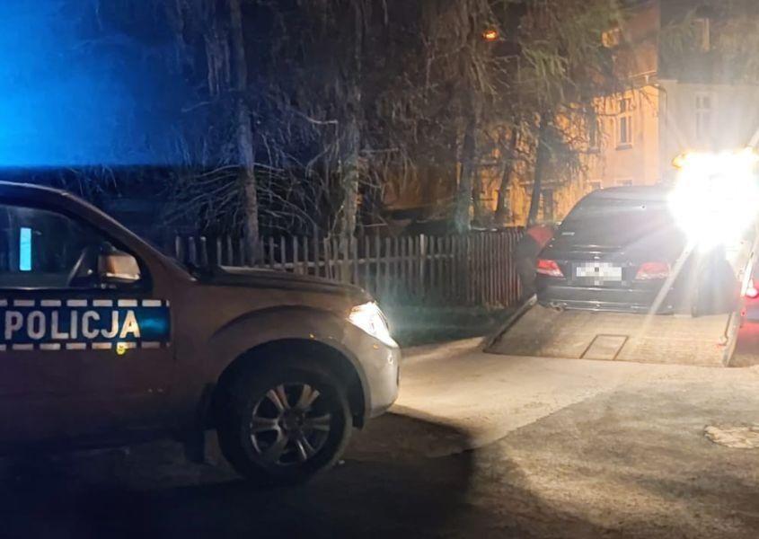 Zaparkował na skrzyżowaniu