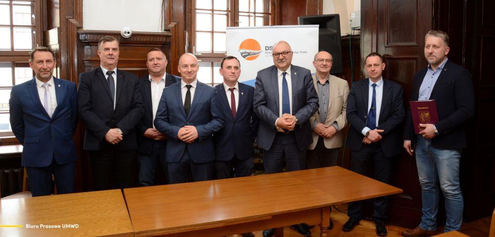 Rusza rewitalizacja linii kolejowej 317 na odcinku Gryfów Śląski-Mirsk