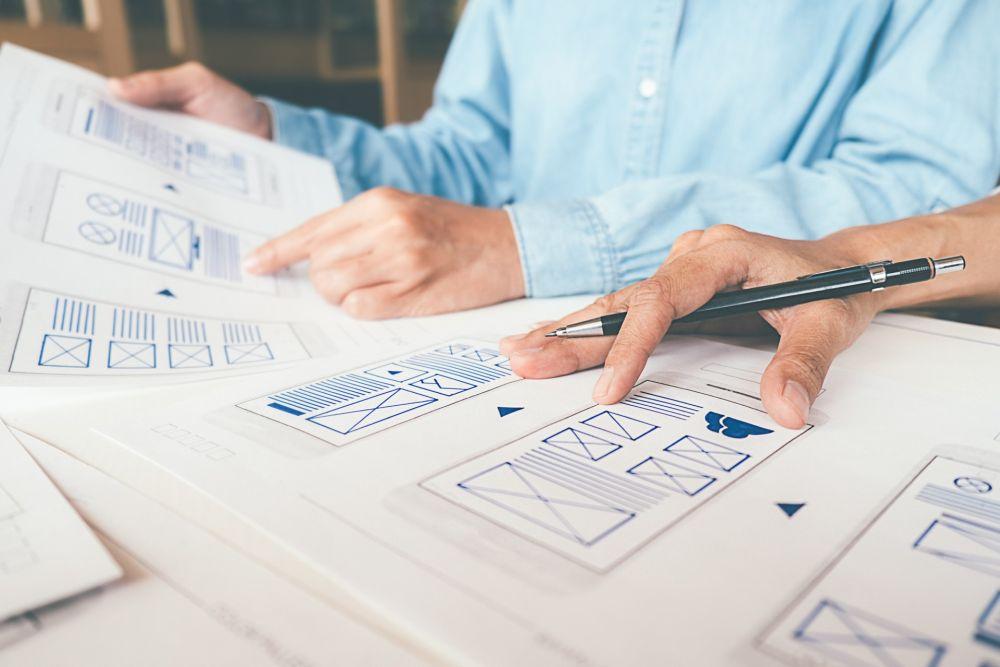 Projektowanie a prototypowanie w UX. Czym się różnią?