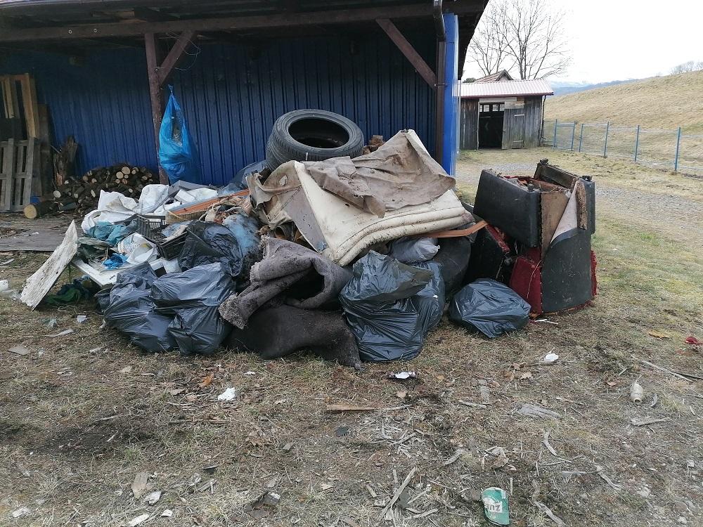 Wody Polskie w akcji sprzątania ze śmieci przeciwpowodziowych zbiorników Sobieszów i Cieplice
