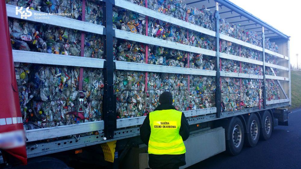 Nielegalny transport odpadów z Austrii zatrzymany przez dolnośląską KAS