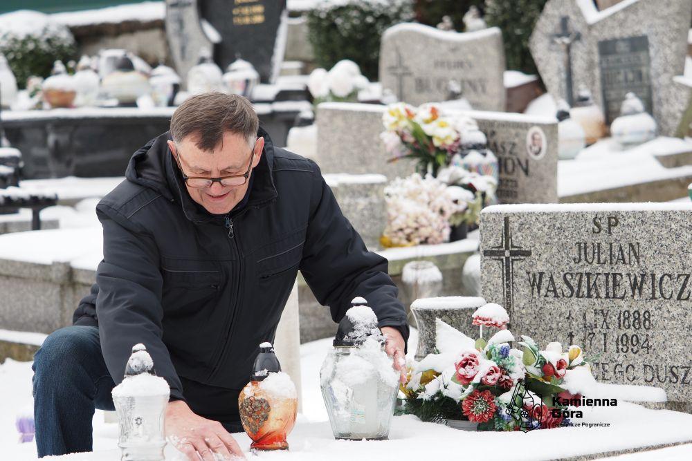 Zadbaliśmy o groby bohaterów walk o niepodległość Polski