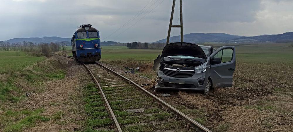 Wjechał pod lokomotywę