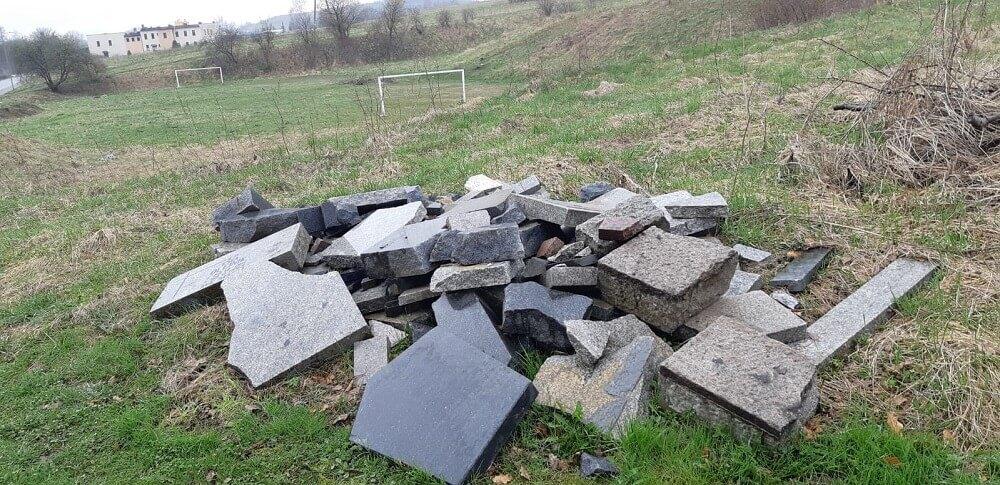Z cmentarza na boisko? - Twoja powiatowa