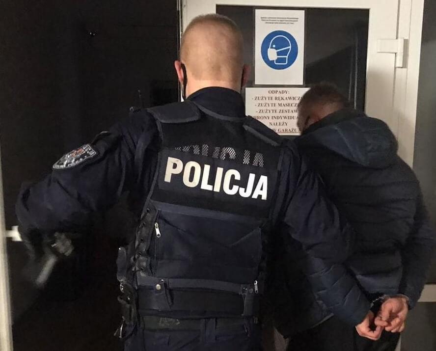 Chciał skoczyć z 3 piętra