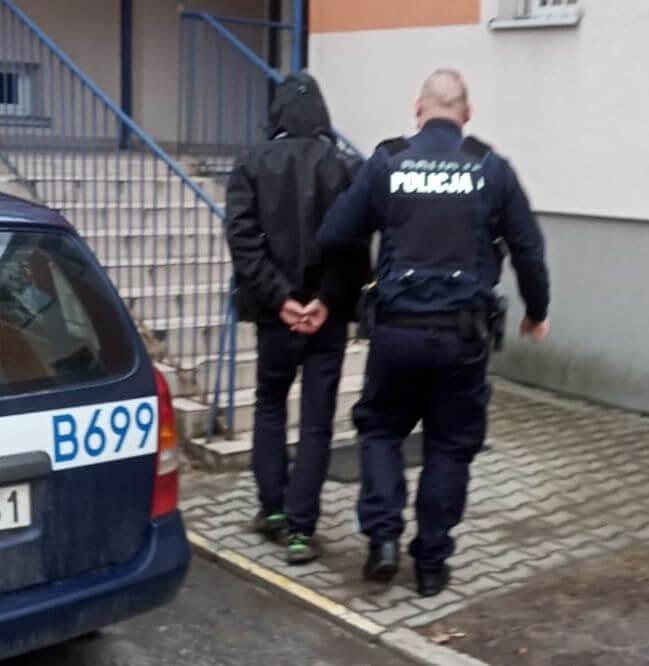 Narkotyki pod fotelem
