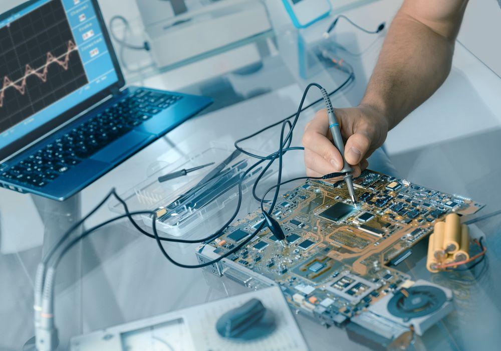 Jak poradzić sobie z usterką sprzętu elektronicznego?