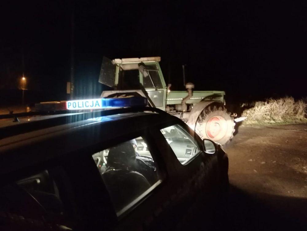 Pijany, traktorem, po wsi