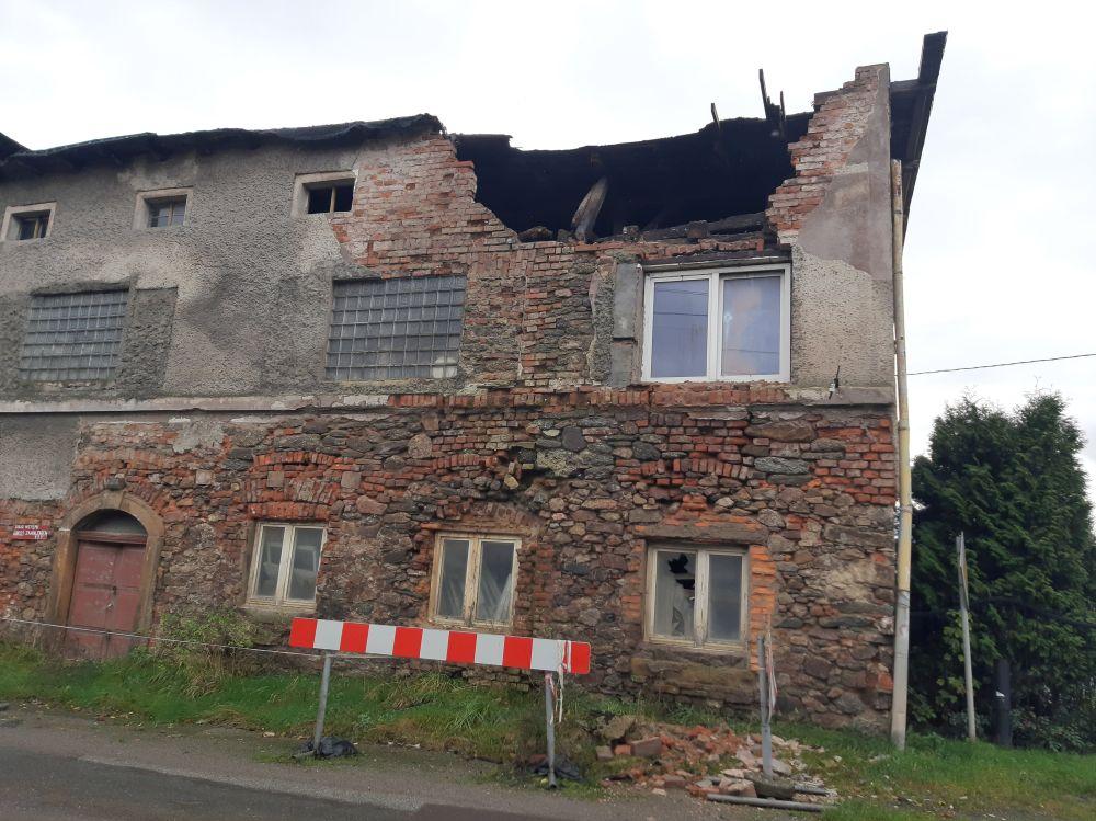 Runął dach