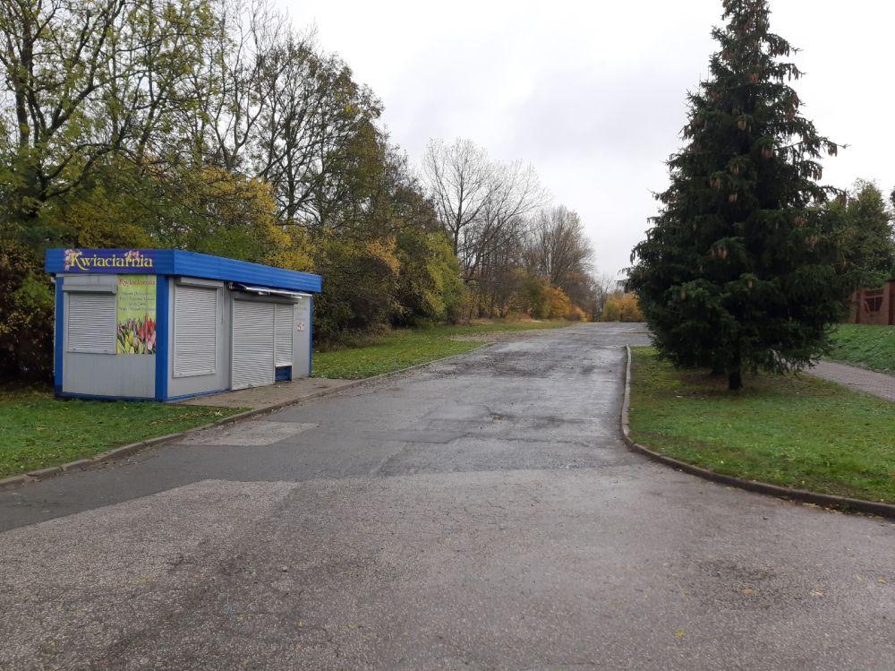 Pusto przy cmentarzach