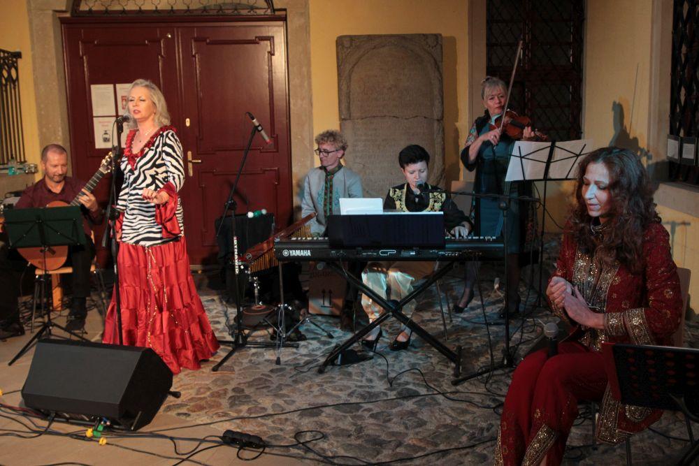 Koncert na dziedzińcu