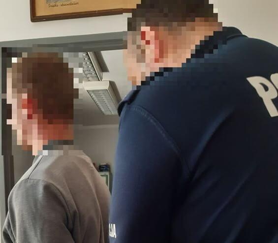Wyrzucił narkotyki na widok policjantów