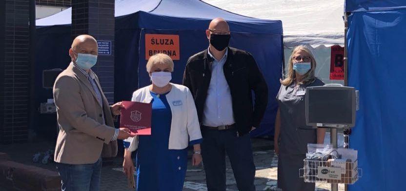 Gmina Lubawka - Przekazanie sprzętu zakupionego dla Powiatowego Centrum Zdrowia w Kamiennej Górze 