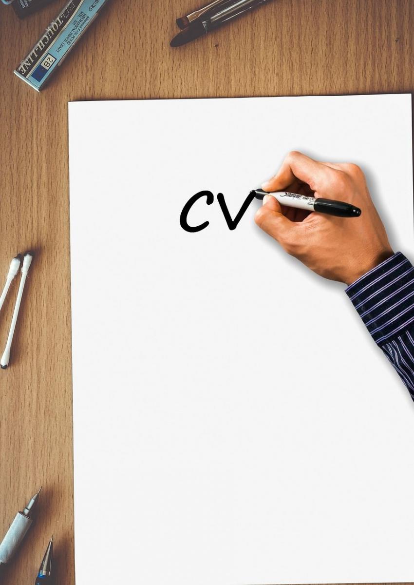 Stwórz swoje CV w kilka chwil - wykorzystaj darmowy kreator!