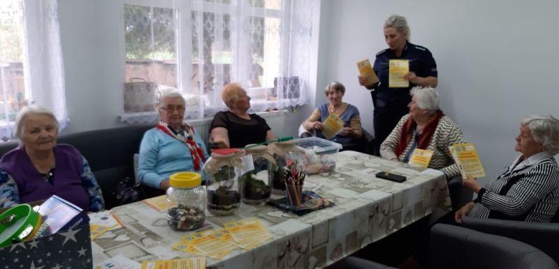 Edukują seniorów