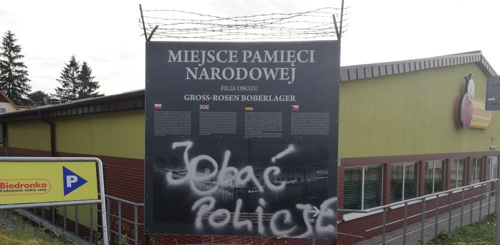 Zniszczona tablica