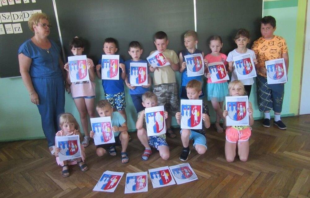 Poznawali historię kamiennogórskiego ratusza