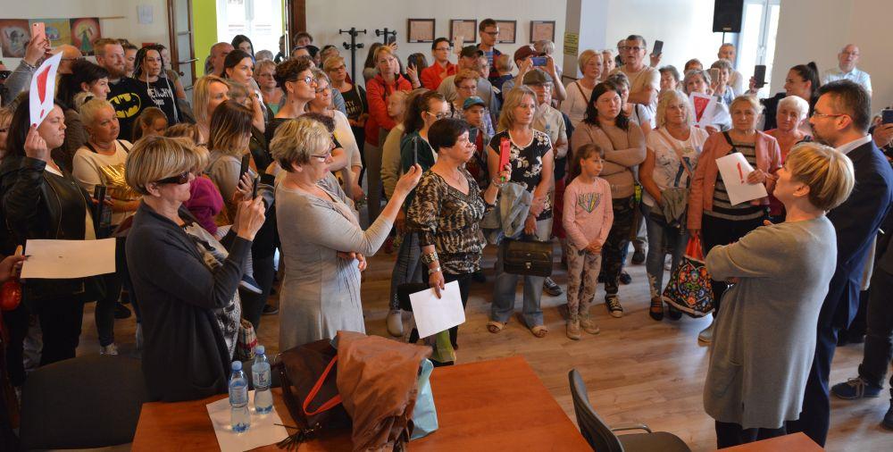 Protest pod starostwem - galeria zdjęć
