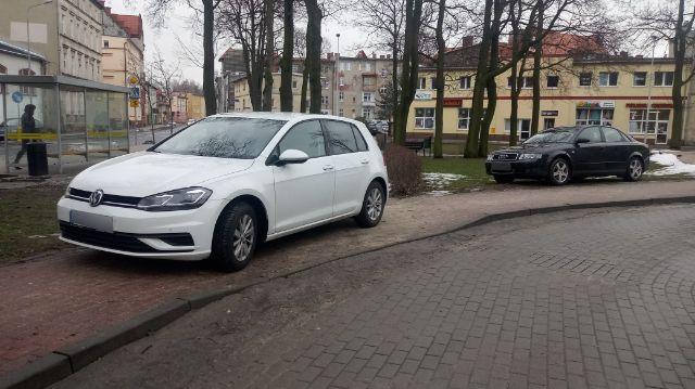 Z listkiem na chodniku - Twoja powiatowa