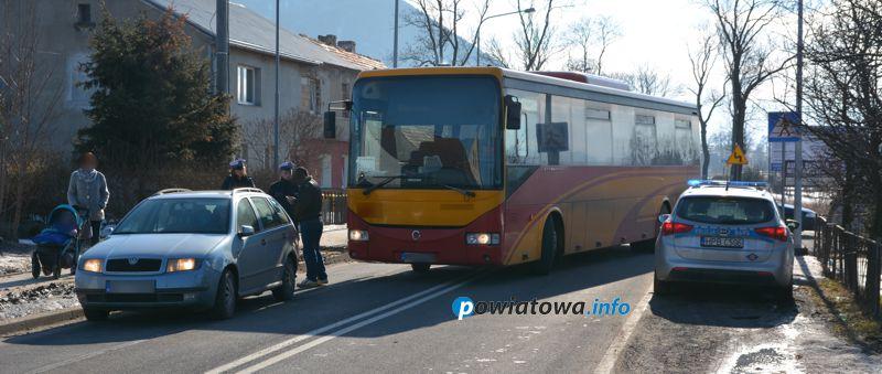 Kolizja autobusu i skody