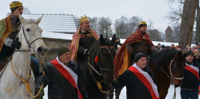 Pokłon przy żywej szopce