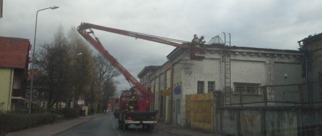 Zrywa dachówki