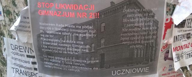 Plakaty z protestem
