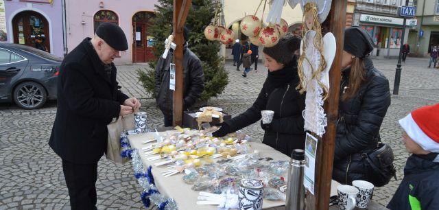 Zbierają na rynku