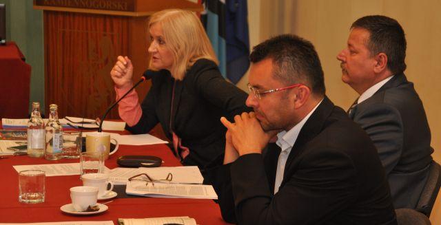 Iskrzy w zarządzie
