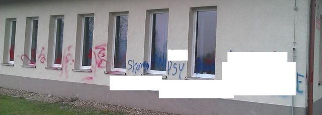 Oszpecili posterunek