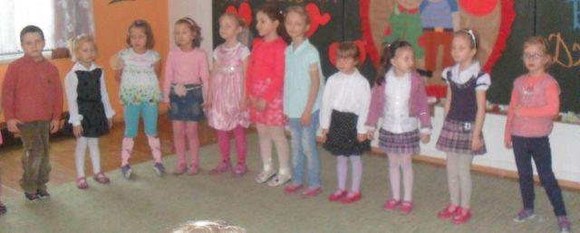 Seniorzy w przedszkolu