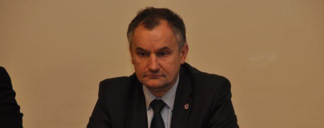 Z sekretarzem i budżetem