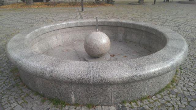 Uszkodzna fontanna