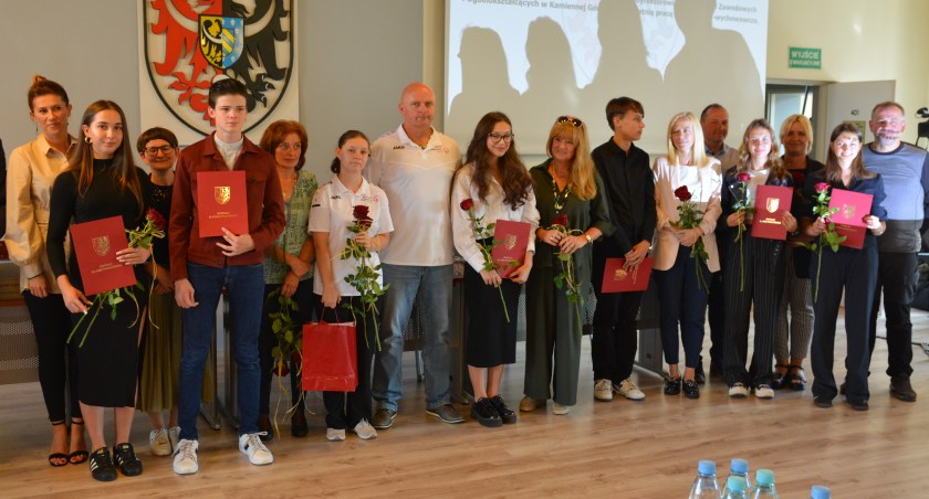 Sześcioro uczniów zostało Ambasadorami Ziemi Kamiennogórskiej