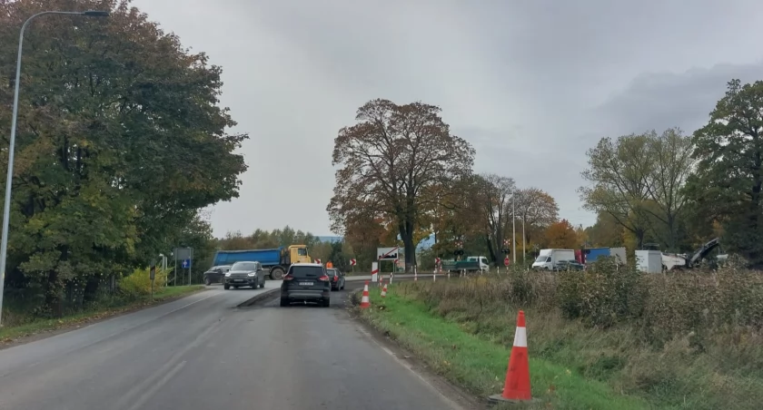 Remontują drogę
