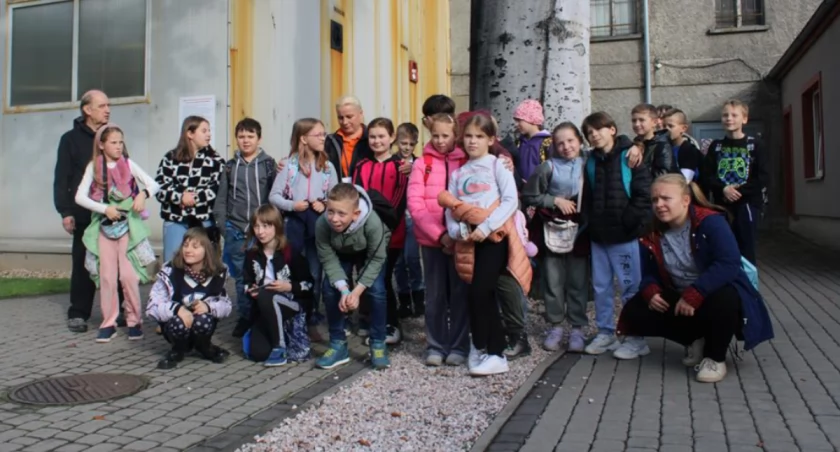 Poznali produkcję szkła kryształowego i zasady grawerowania na szkle