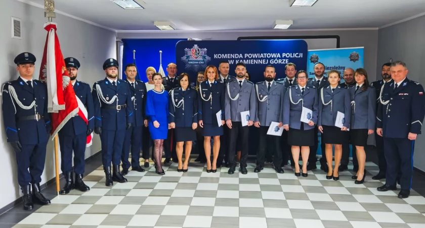 Świąteczne awanse kamiennogórskich policjantów