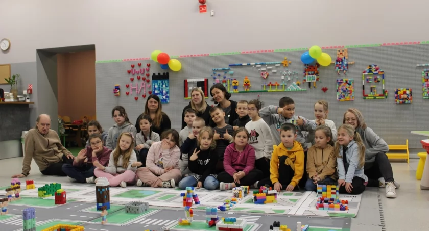 Pierwszoklasiści budowali 