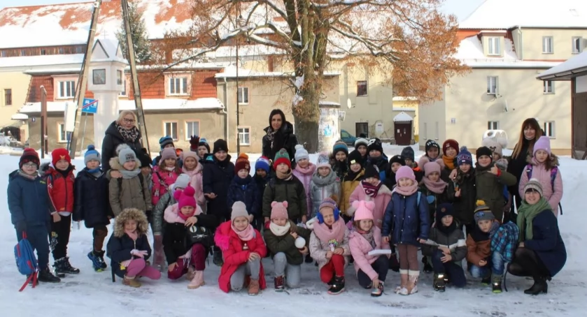 Atrakcyjne zajęcia rękodzielnicze w magicznej, zimowej krainie CBK w Krzeszowie.