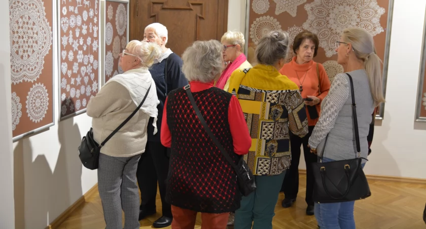 Haft i koronka - dwie wystawy w muzeum w Kamiennej Górze