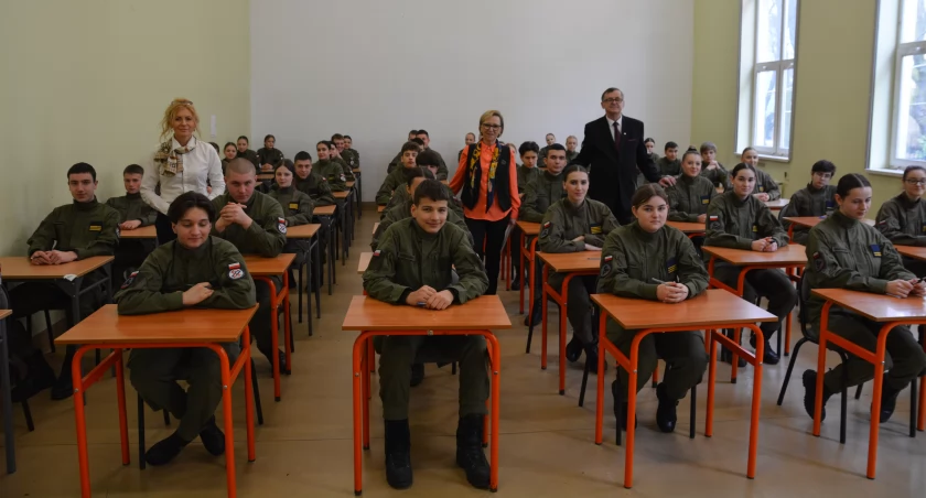 Bohaterowie niepodległej w kamiennogórskiej szkole