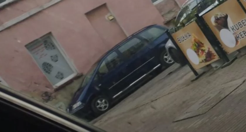 Uszkodzone lusterko